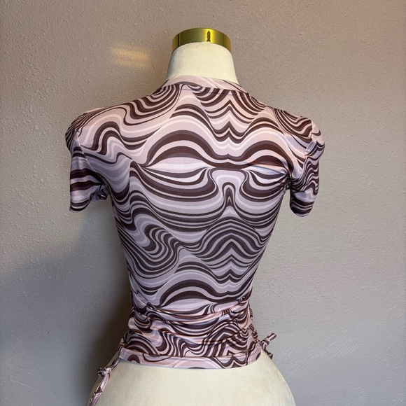 SHEIN Brown and White Fitted Ruched Short Sleeve Tee - Picture 2 of 3